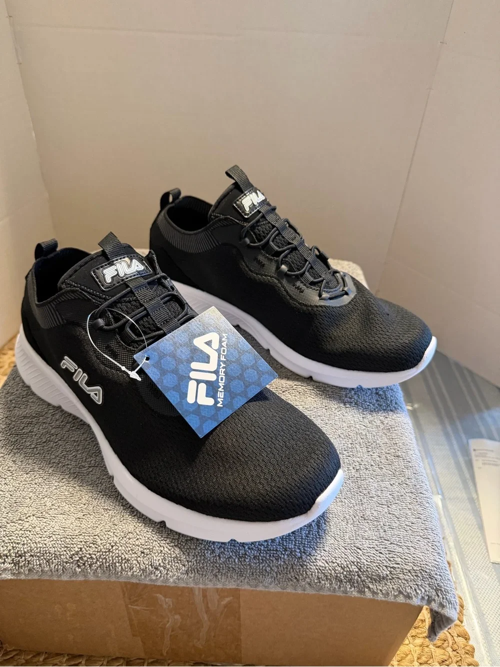 FILA Memory Skyway 3.0 Men's Running Shoes Size 8.5 NIB Black White